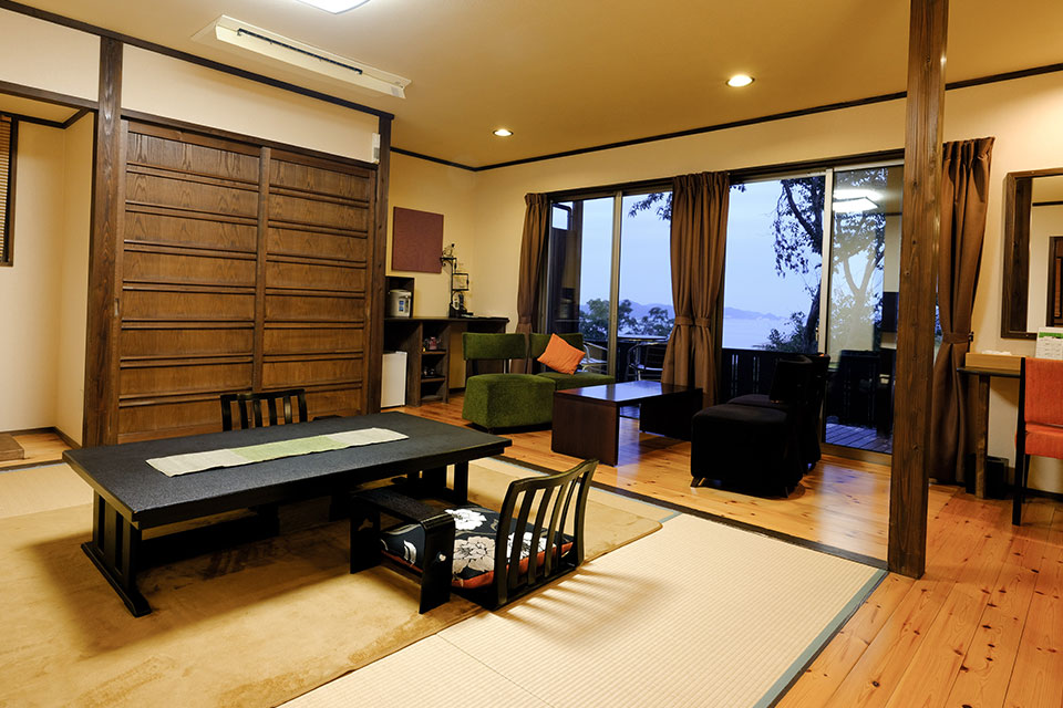 Living room of Sanjyo-hanare suite